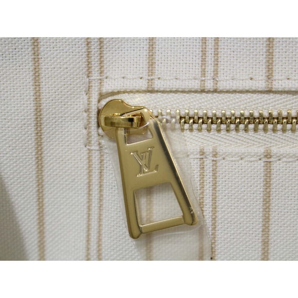 Louis Vuitton On the Go Monogram Jungle Tote Bag White - Picture 7 of 7